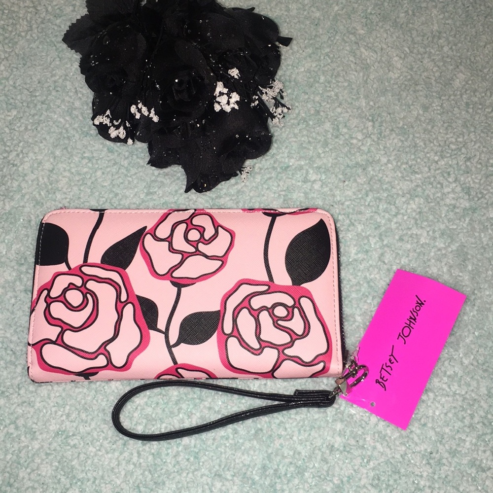NWT🎉 Betsey Johnson | women's wristlet wallet - Picture 3 of 7